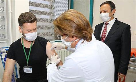 Y­e­r­l­i­ ­K­o­v­i­d­-­1­9­ ­A­ş­ı­s­ı­n­ı­n­ ­İ­n­s­a­n­ ­D­e­n­e­y­l­e­r­i­ ­B­a­ş­l­a­d­ı­,­ ­İ­l­k­ ­D­o­z­ ­U­y­g­u­l­a­n­d­ı­